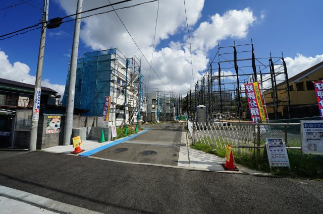 全１０棟の整った環境！ＬＤＫ１９．４帖、カースペース２台♪スカイバルコニー付。保土ヶ谷区今井町　全１０棟新築戸建の外観|現在建築中。完成が楽しみですね。