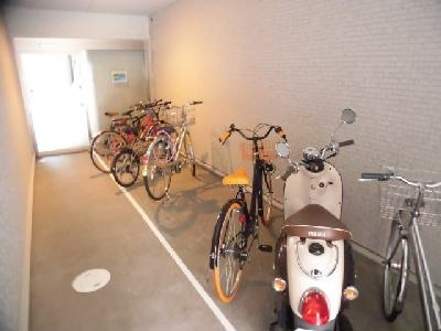 アークリード四条油小路の駐車場|駐輪場