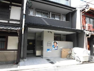 アークリード四条油小路のエントランス