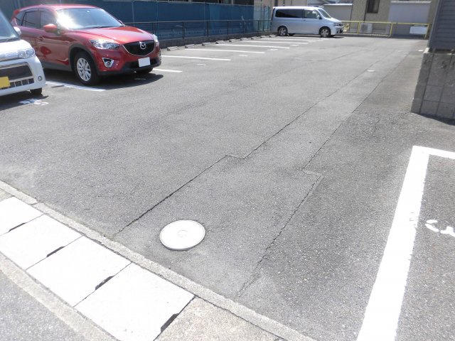 マシェリSの駐車場