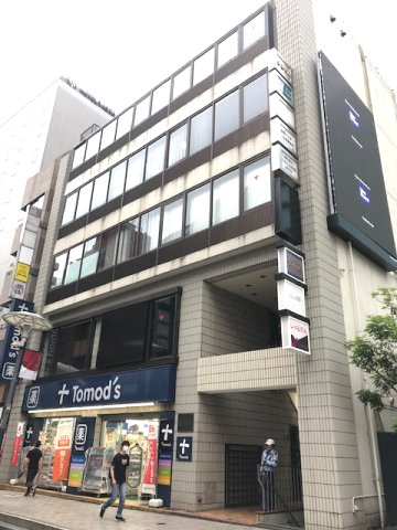 金春ビルの外観