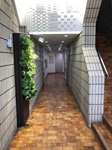 港区赤坂４丁目の事務所のエントランス