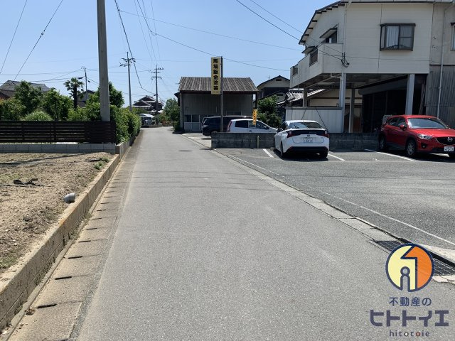 ロイヤルイズミP2の駐車場