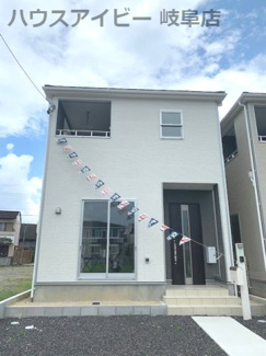 【外観】 | 笠松町田代　第１　新築戸建　全３棟　インナーバルコニー付き　駐車スペース4台可能！リビング全棟１７帖以上！浴室乾燥機・宅配ボックス・EV充電器付いてます♪