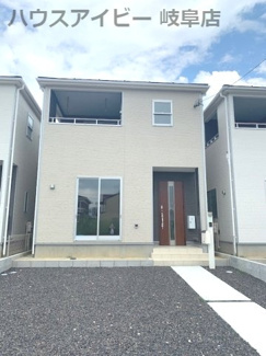 【外観】 | 笠松町田代　第１　新築戸建　全３棟　インナーバルコニー付き　駐車スペース4台可能！リビング全棟１７帖以上！浴室乾燥機・宅配ボックス・EV充電器付いてます♪