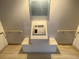 【エントランス】 | セキュリティにばっちり配慮されたオートロックマンション。女性のお一人暮らしでも安心です♪