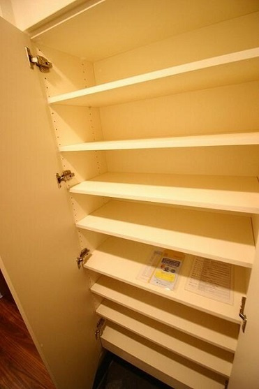 台東区上野７丁目の賃貸マンションの玄関|シューズボックス