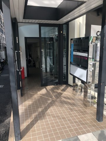 第５叶ビルのエントランス