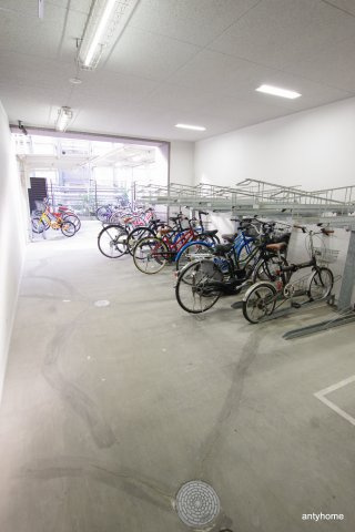 ミッドコート新大阪　仲介手数料無料の駐車場