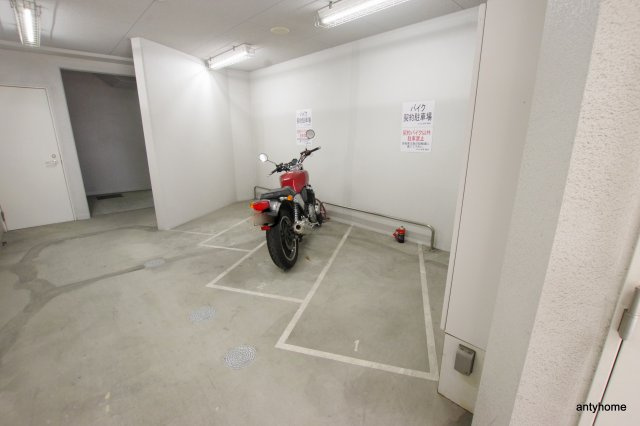 ミッドコート新大阪　仲介手数料無料の駐車場