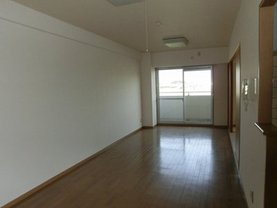 【居間・リビング】 | ピュアハイツ観音寺Ⅱ | 反転タイプの画像です