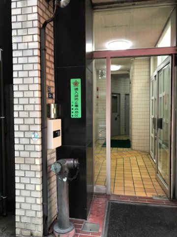 田中ビルのエントランス