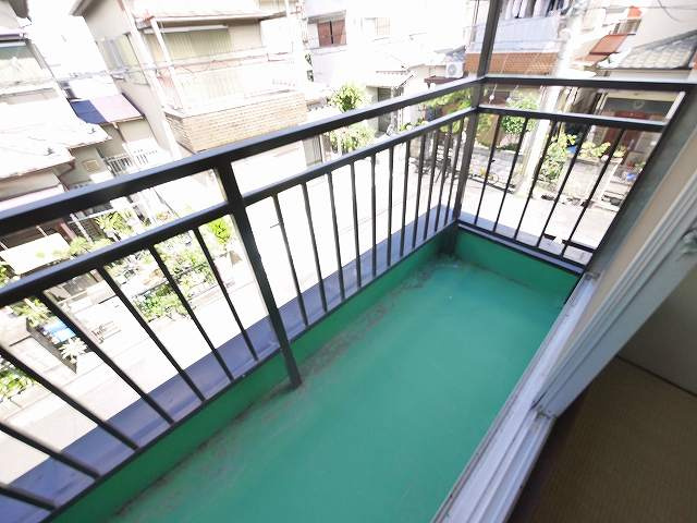 東九条町貸家（1498-9）のバルコニー|開放的で明るい空間を演出してくれるバルコニーです