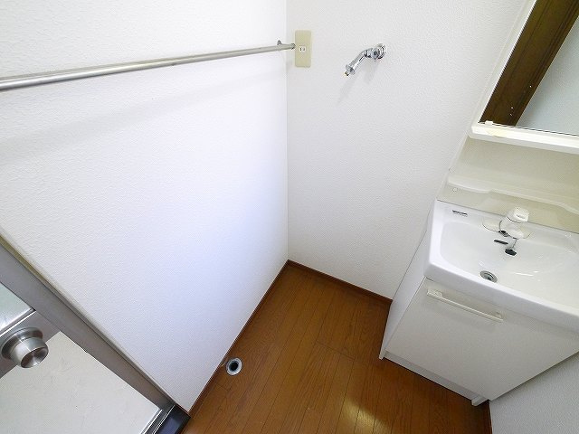東九条町貸家（1498-9）の設備|嬉しい室内洗濯機置き場がございます。
