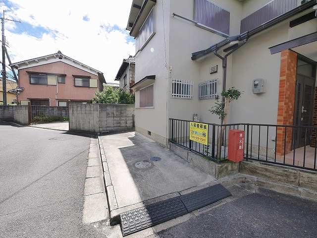 東九条町貸家（1498-9）の駐車場|駐車スペースもあります