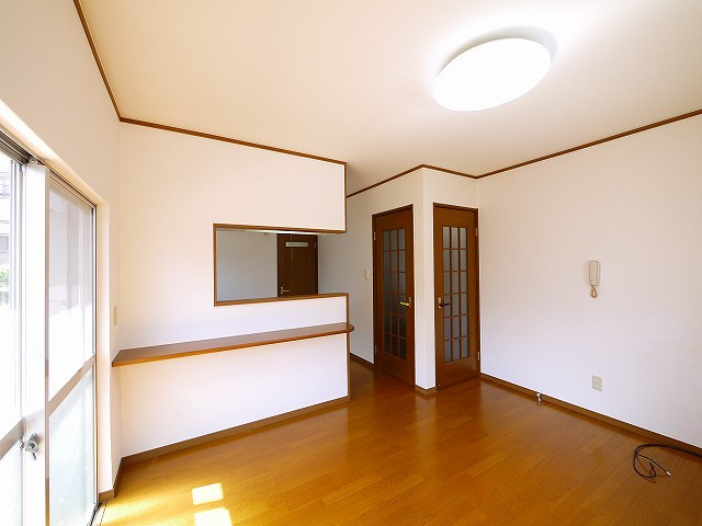 東九条町貸家（1498-9）の居間・リビング|ゆったり過ごせる居間です