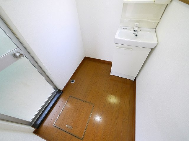 東九条町貸家（1498-9）の洗面所|スペースが確保できる洗面所です