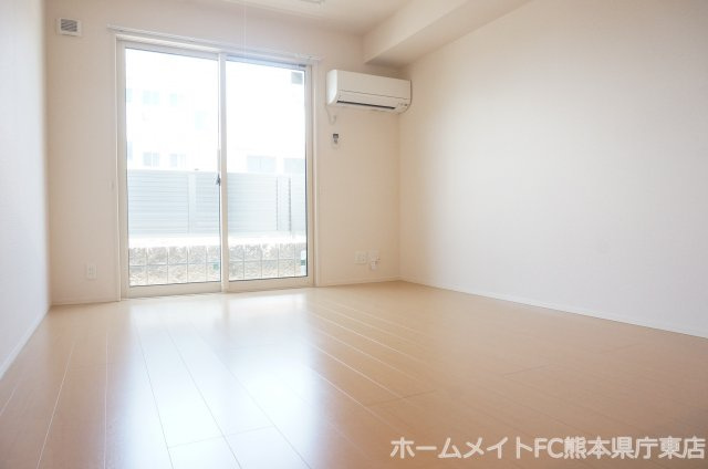 熊本市東区上南部２丁目のアパートの居間・リビング