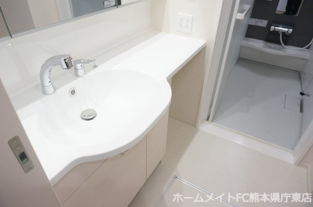 熊本市東区上南部２丁目のアパートの独立洗面台