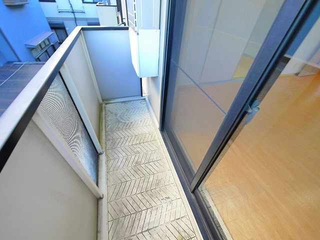 セジュール三笠Aのバルコニー|バルコニーからの眺めを楽しみながら食事をしませんか