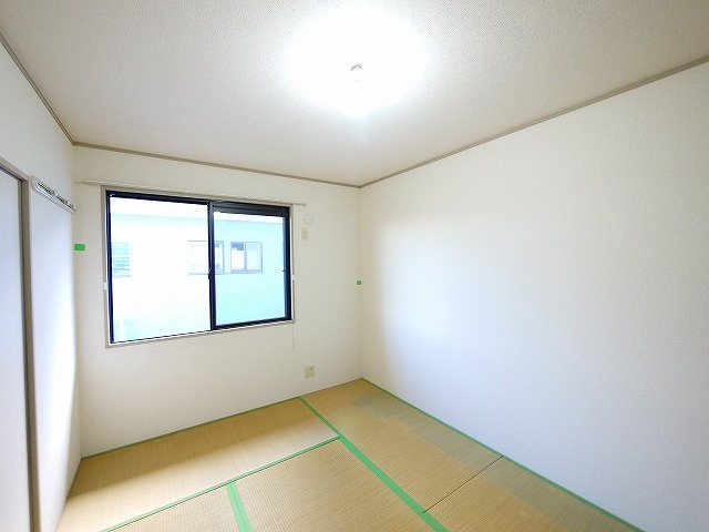 セジュール三笠Aの和室|明るい和室です