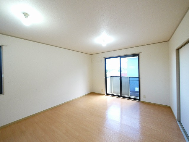 セジュール三笠Aの居間・リビング|ゆったり過ごせる居間です