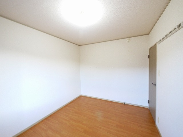 セジュール三笠Aの洋室|明るい洋室です