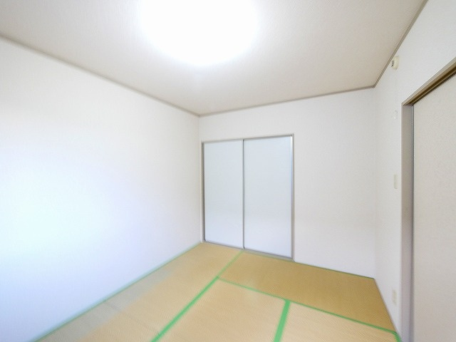 セジュール三笠Aの寝室|い草の香りが落ち着く素敵な和室です