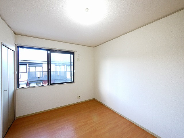 セジュール三笠Aの洋室|個人の部屋や寝室として使える洋室です