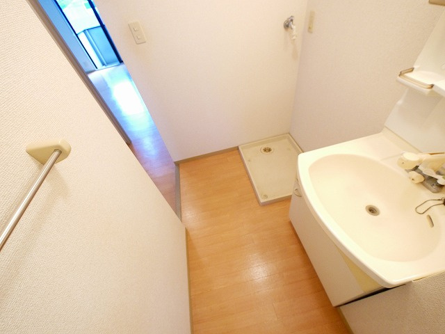 セジュール三笠Aの洗面所|広い洗面スペース