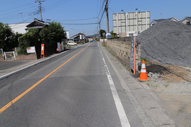 太田市東長岡町売地の前面道路含む現地写真