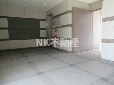 【エントランス】 | サンパティークメゾン（八戸ノ里賃貸） | 敷地内です