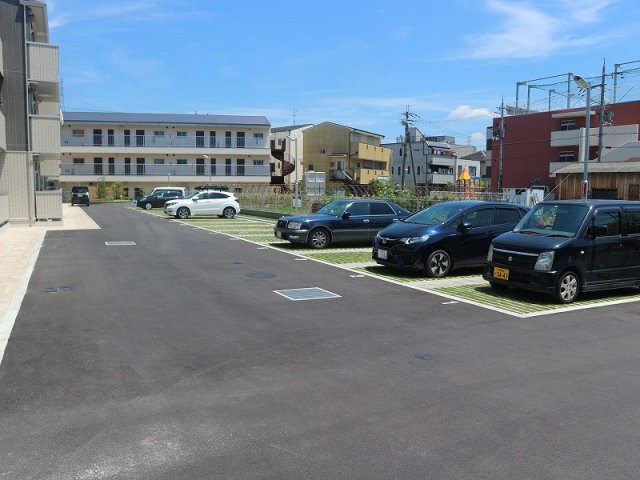 パルティーレの駐車場