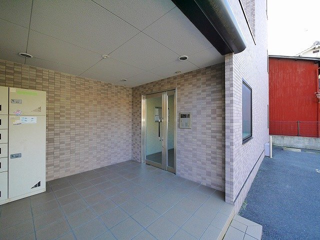 アプローズ（南郡山町）のエントランス|落ち着いたエントランスです
