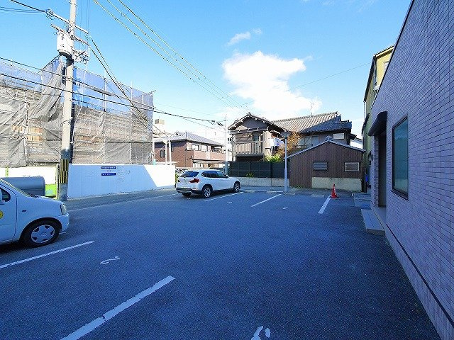 アプローズ（南郡山町）の駐車場|駐車場に車を止められます