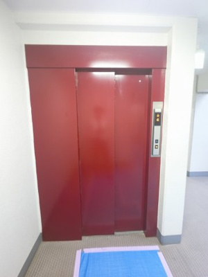 【その他共用部分】 | ハイラーク上大岡 | お買い物時やベビーカーの出し入れに便利なエレベーター付。