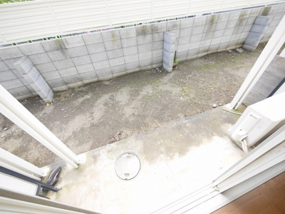 【バルコニー】 | マリンコーポ片瀬江ノ島第2（マリンコーポカタセエノシマダイ2） | 室内写真は同タイプ別室の写真です。