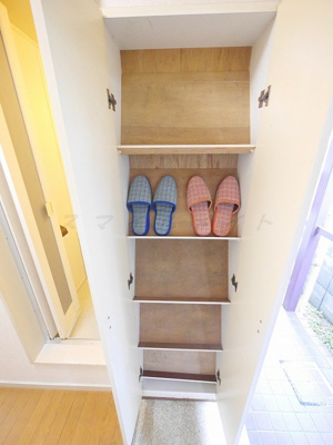 【玄関】 | マリンコーポ片瀬江ノ島第2（マリンコーポカタセエノシマダイ2） | 室内写真は同タイプ別室の写真です。