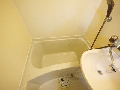 【浴室】 | マリンコーポ片瀬江ノ島第2（マリンコーポカタセエノシマダイ2） | 室内写真は同タイプ別室の写真です。