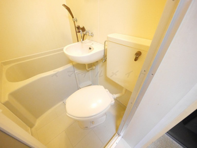 【トイレ】 | マリンコーポ片瀬江ノ島第2（マリンコーポカタセエノシマダイ2） | 室内写真は同タイプ別室の写真です。