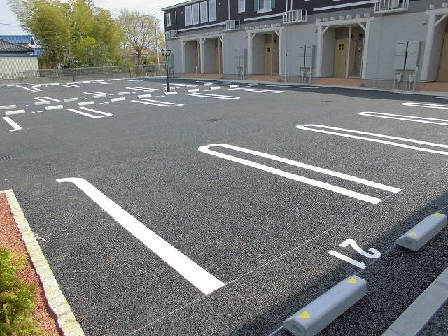 アンソレイエＢの駐車場