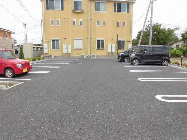 エレガンシアⅤの駐車場