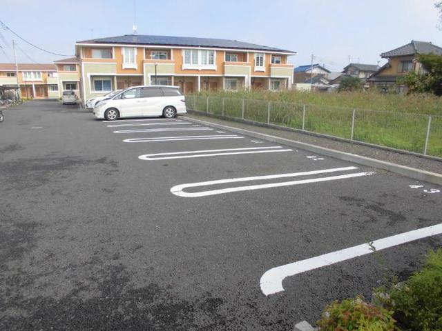 エレガンシアⅢの駐車場