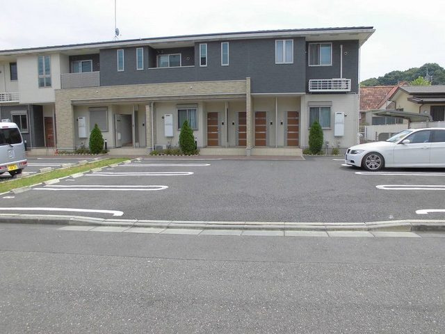 ジェルメⅢの駐車場