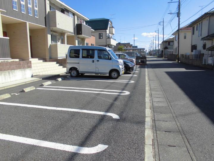 グレイスハーモニーの駐車場