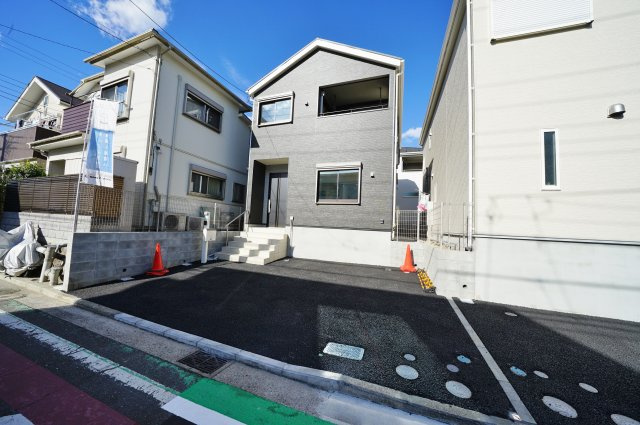 閑静な住宅街‼ＬＤＫ１６帖の４ＬＤＫ。宅配ボックス設置♪保土ヶ谷区法泉2丁目　全３棟新築戸建ての外観|全3棟の分譲住宅。整った環境でお過ごしいただけます。