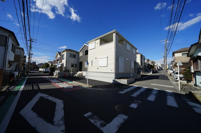 閑静な住宅街‼ＬＤＫ１６帖の４ＬＤＫ。宅配ボックス設置♪保土ヶ谷区法泉2丁目　全３棟新築戸建ての外観|周囲は閑静な住宅街のため、静かな環境でお過ごしいただけます。