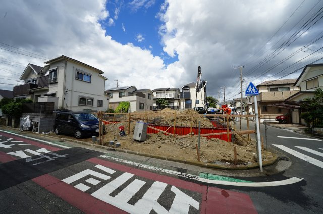 閑静な住宅街‼角地につき陽当り良好♪カースペース２台！保土ヶ谷区法泉2丁目　全３棟新築戸建ての外観|全3棟の分譲住宅。整った環境でお過ごしいただけます。