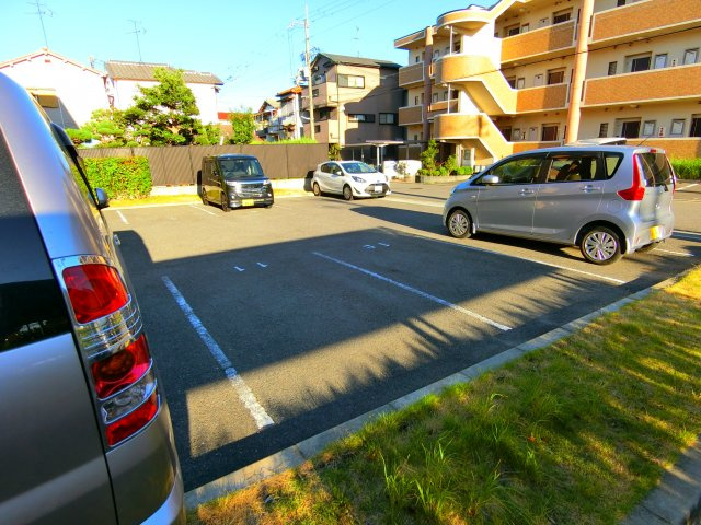 ブリーズ泉ヶ丘の駐車場