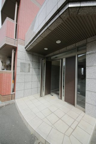 ニュー平地のエントランス